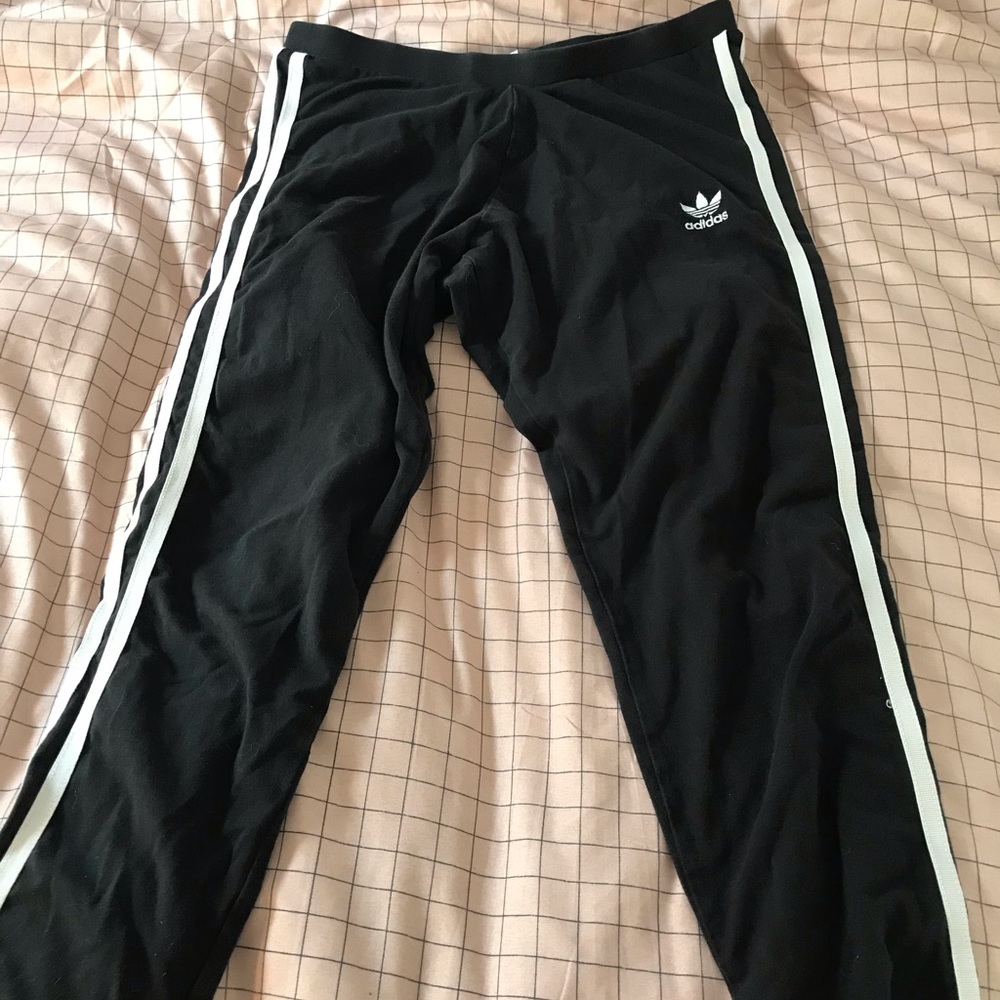 Black adidas leggings💕